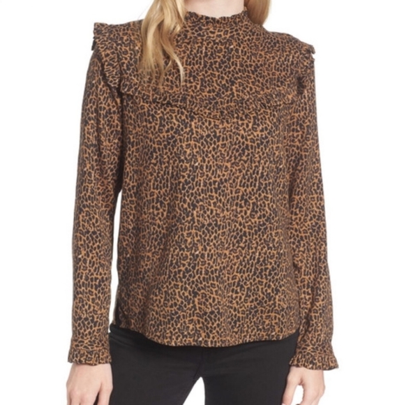 Urban Outfitters Tops - Hinge blouse